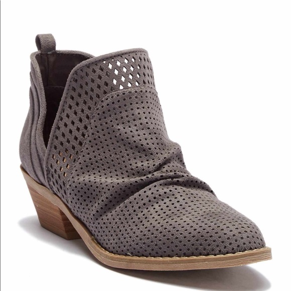 Report Shoes - NWOT Dakota chop out bootie